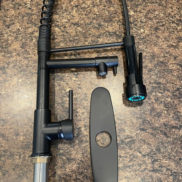 Kitchen Faucet new - Picture 2 of 4